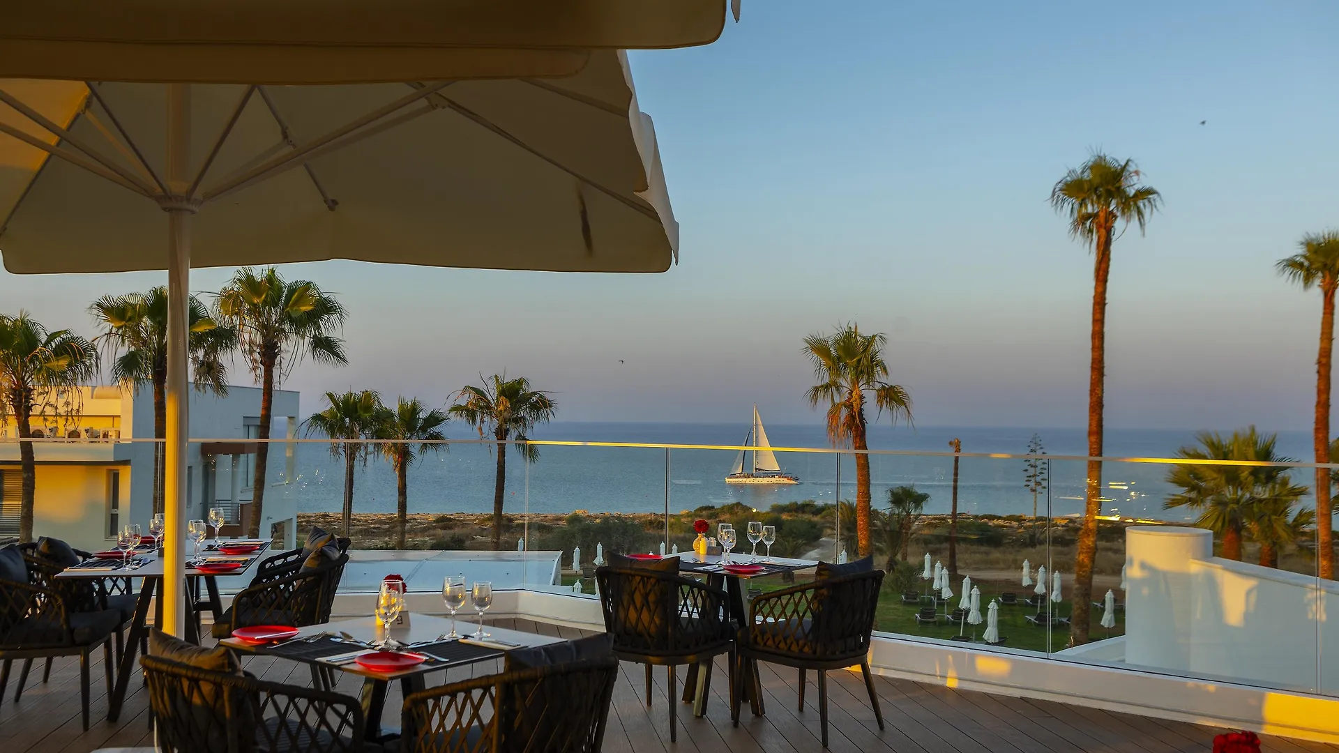 פרוטאראס Leonardo Crystal Cove Hotel & Spa - Adults Only 4*,  קפריסין